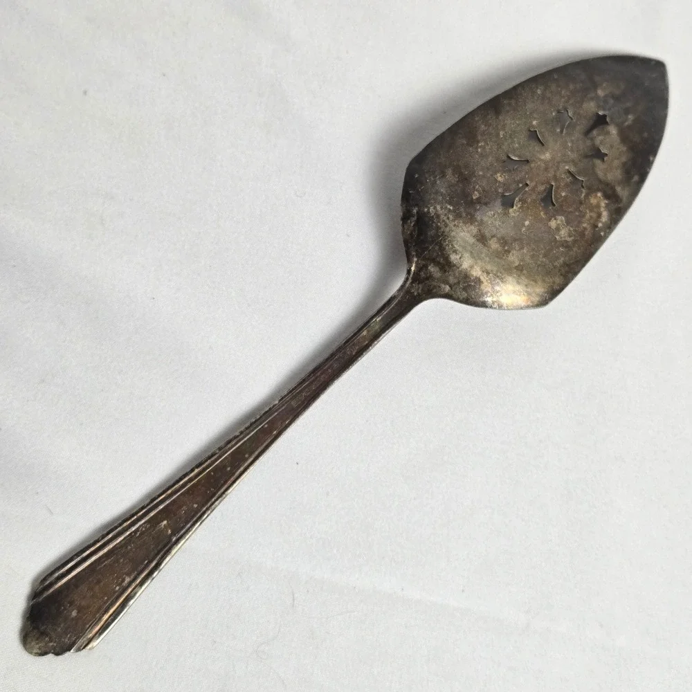 IS‎ Wilshire Silverware Silverplate 1933 Solid Pierced Pie Cake Server, 8.5